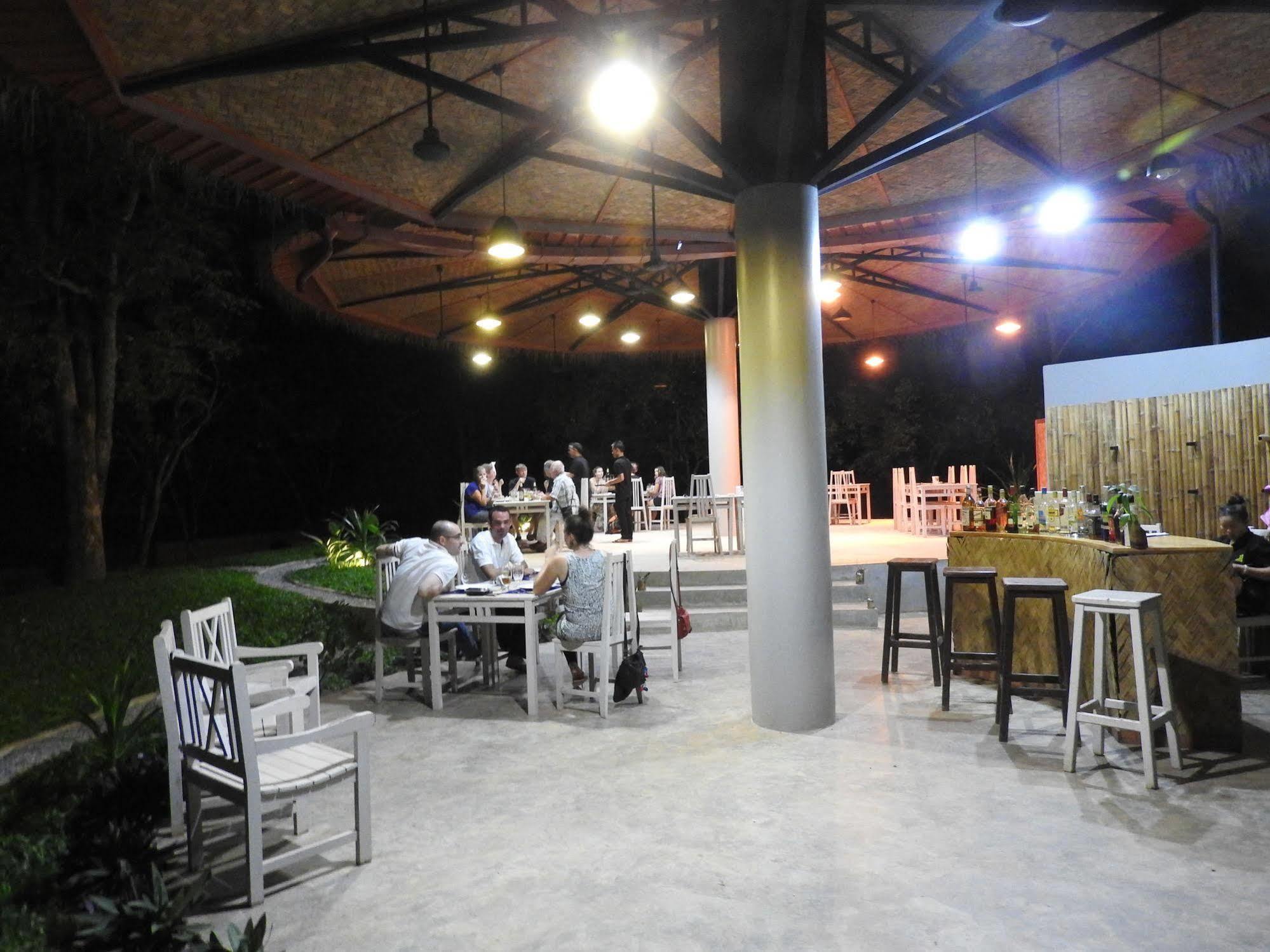 The Sanctuary Nam Ngum Beach Resort Vang Vieng Εξωτερικό φωτογραφία