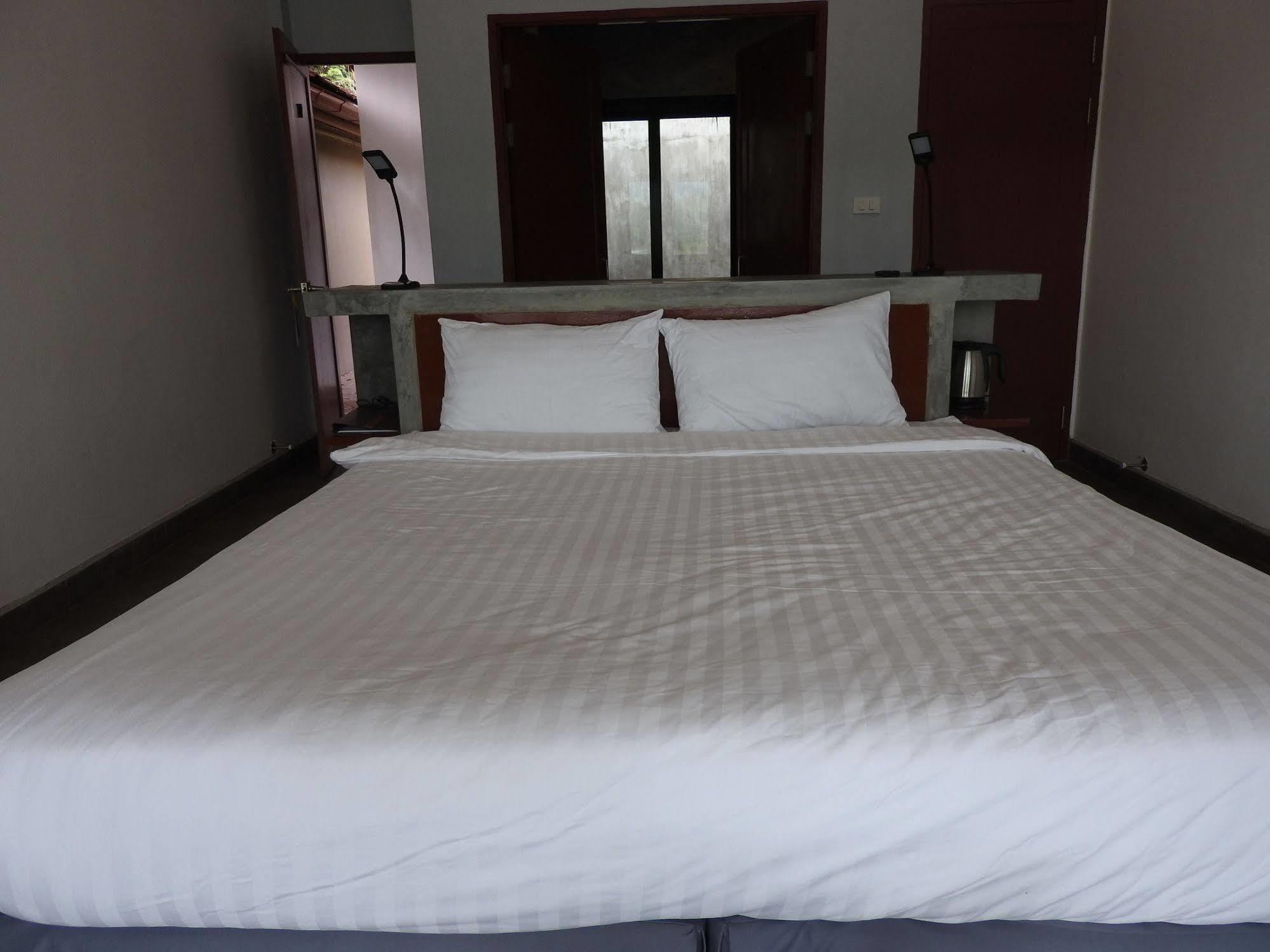 The Sanctuary Nam Ngum Beach Resort Vang Vieng Εξωτερικό φωτογραφία
