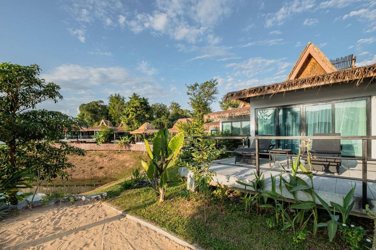 The Sanctuary Nam Ngum Beach Resort Vang Vieng Εξωτερικό φωτογραφία